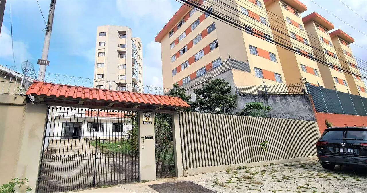 Terreno no Novo Mundo/Portão com projeto aprovado para a construção de 30 studios em um prédio de 6 andares.